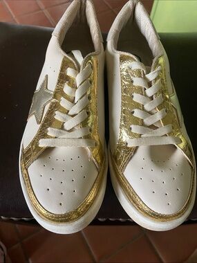 Makers Cream and Gold Star Accent Women's Sneakers